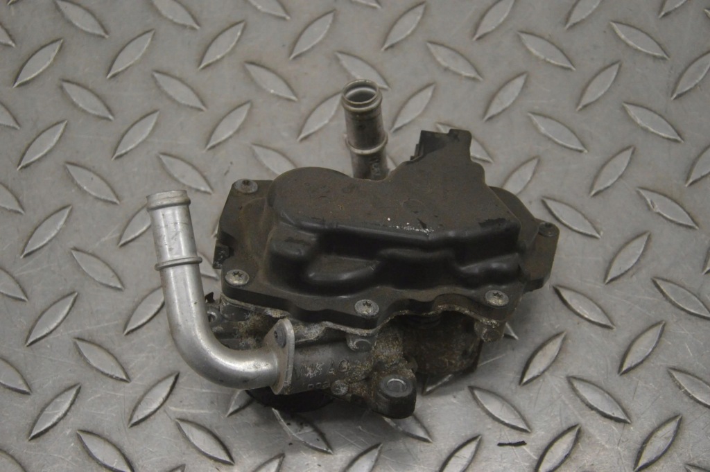 фото №3, Volkswagen passat b8 2014 клапан egr