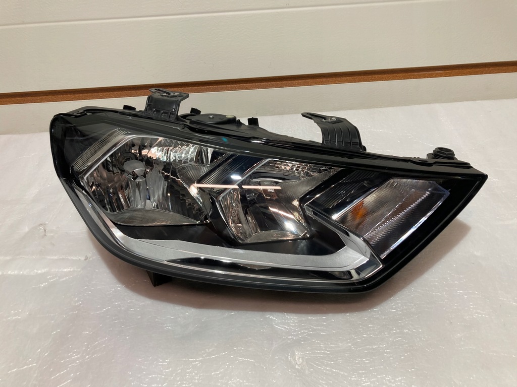 фото №1, Лампа правая передняя audi a1 ii 82a 82a941004