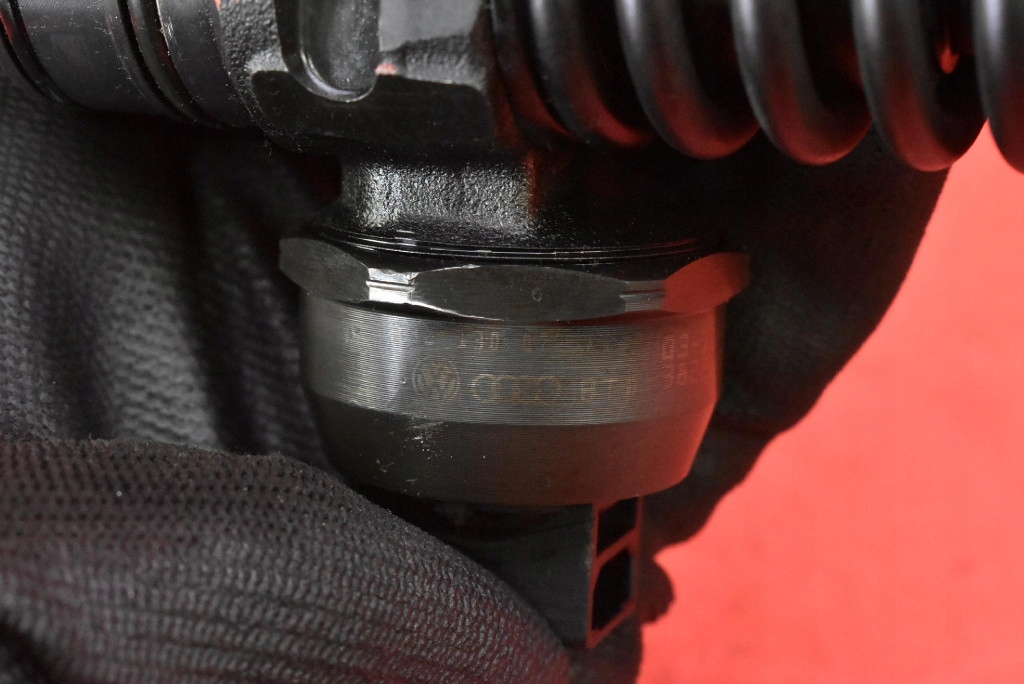 Інжектор насос-форсунка 038130073aj 0414720037 vw passat b5 1.9 tdi 130 km 00-05 Зі Шроту