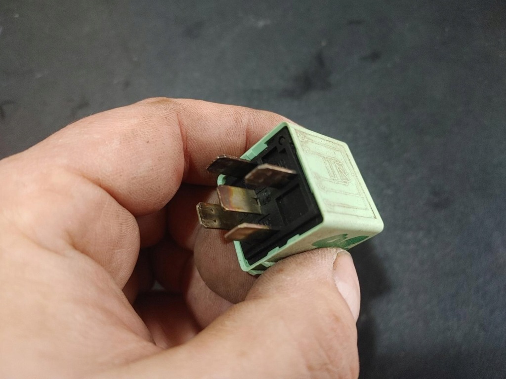 Bmw e39 2.5 бензин оригинальный номер bmw реле зелёный 61368373700 оригинал Цена