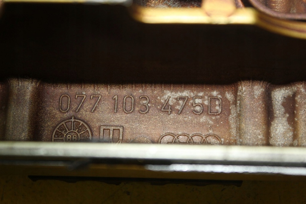 фото №8, Крышка клапанов 077103475d a6 c4 4.2 b