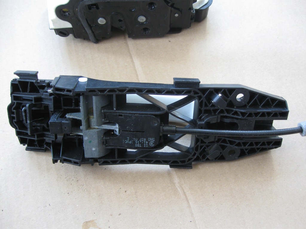 фото №5, Замок дверь задняя правый vw polo 6r4839016a