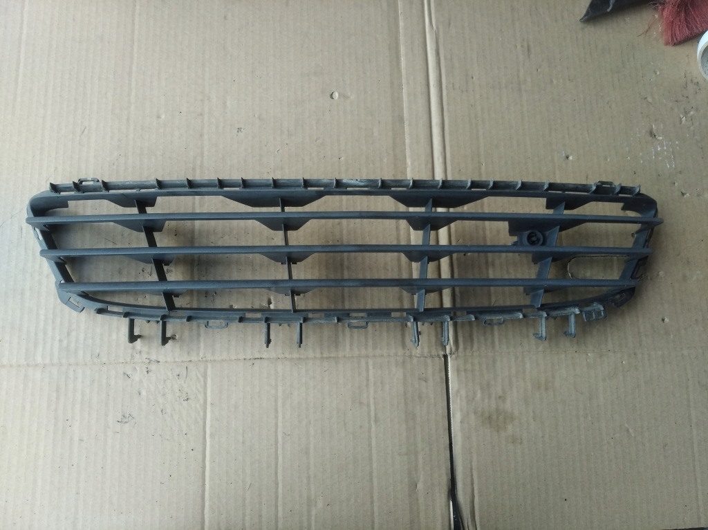 Купить Решётка заглушка бампера перед средняя opel astra iii h