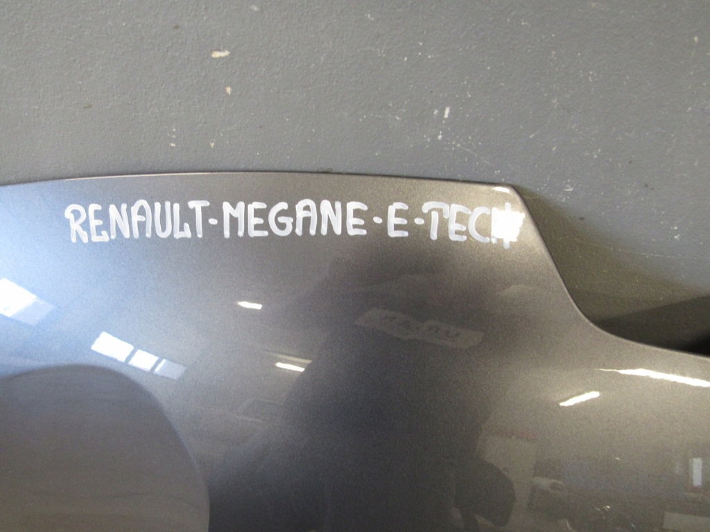 фото №3, Renault megane e-tech капот