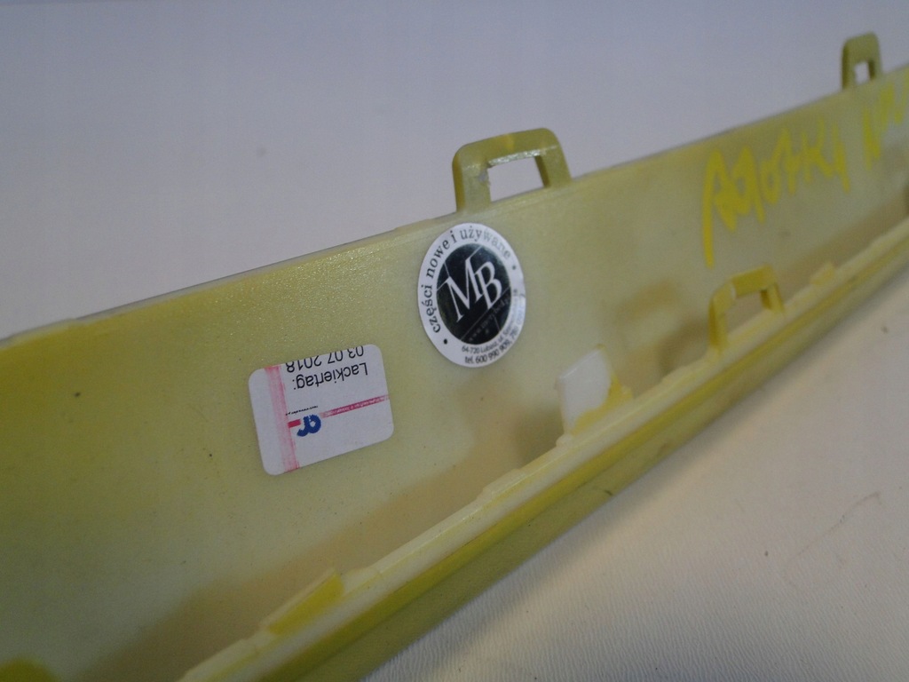 фото №13, Mercedes a klasa w177 177 молдинг нижняя жёлтая w бампер передний amg