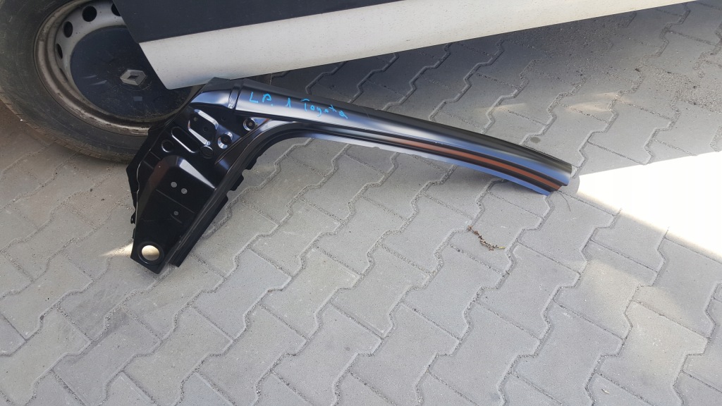 Купити Стовпчик  поріг передні  лівий toyota auris 2 2 14 15 l