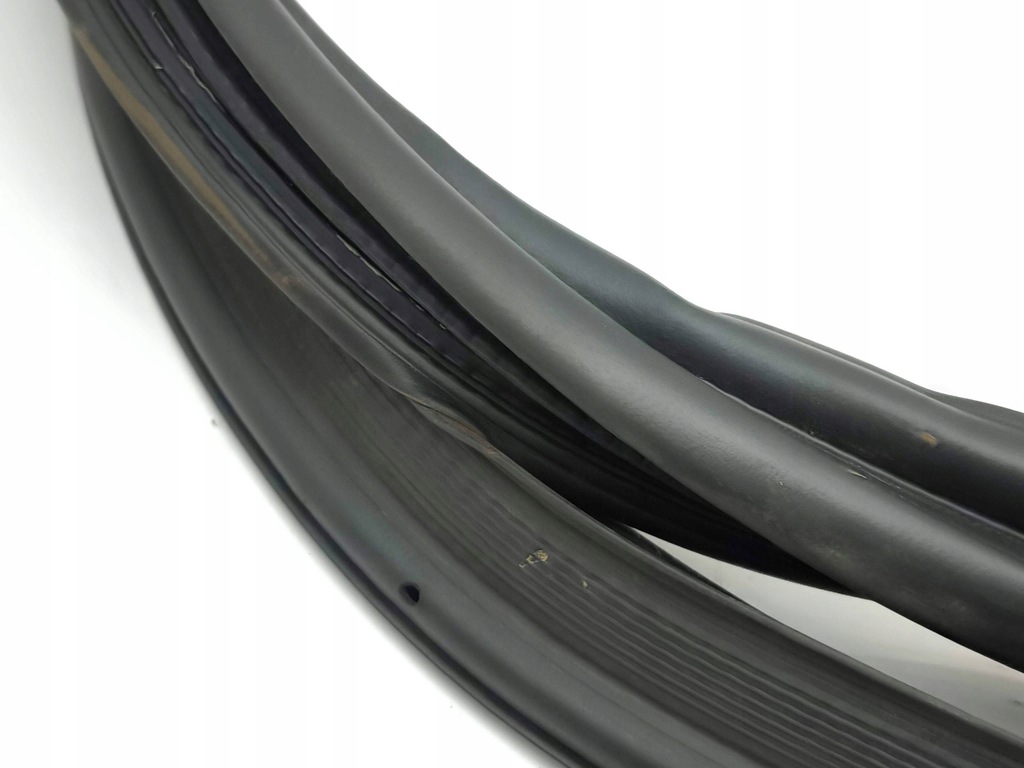 фото №7, Renault megane iv 2018 прокладка крышки багажника