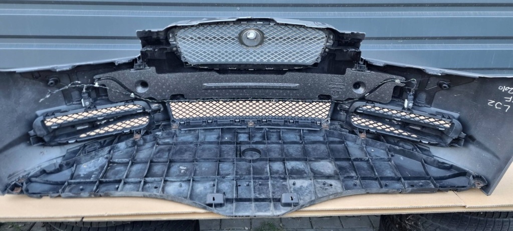 Купити Jaguar xf x250 2007- бампер перед оригінал h056