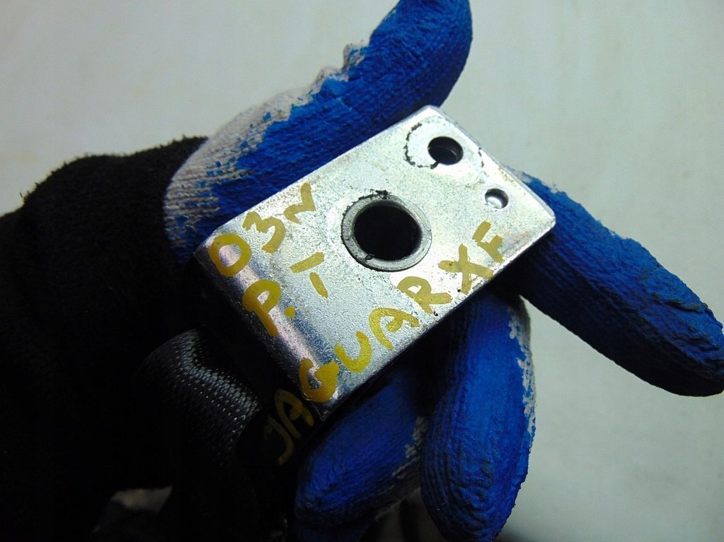 фото №6, Jaguar xf 2.7d 08r защёлка поперечина правый задняя