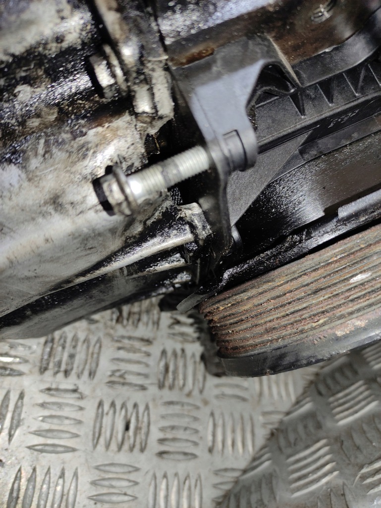 Купити Двигун 1.6 tdi dcx vw audi skoda стійку