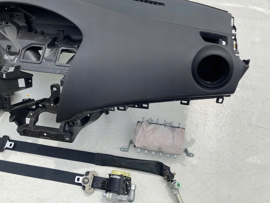 фото №6, Mazda 3 bl панель приладів панель приладів консоль подушки безпеки ремені