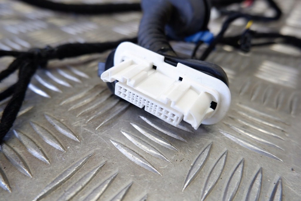 фото №8, Жгут задних правых дверь tesla 148905400e electric 2022