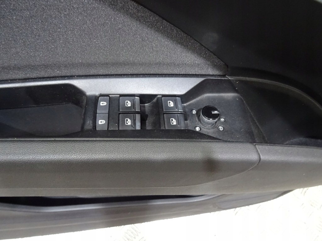 фото №6, Audi q4 e-tron suv сиденья заднее сиденье обшивки подлокотник комплект