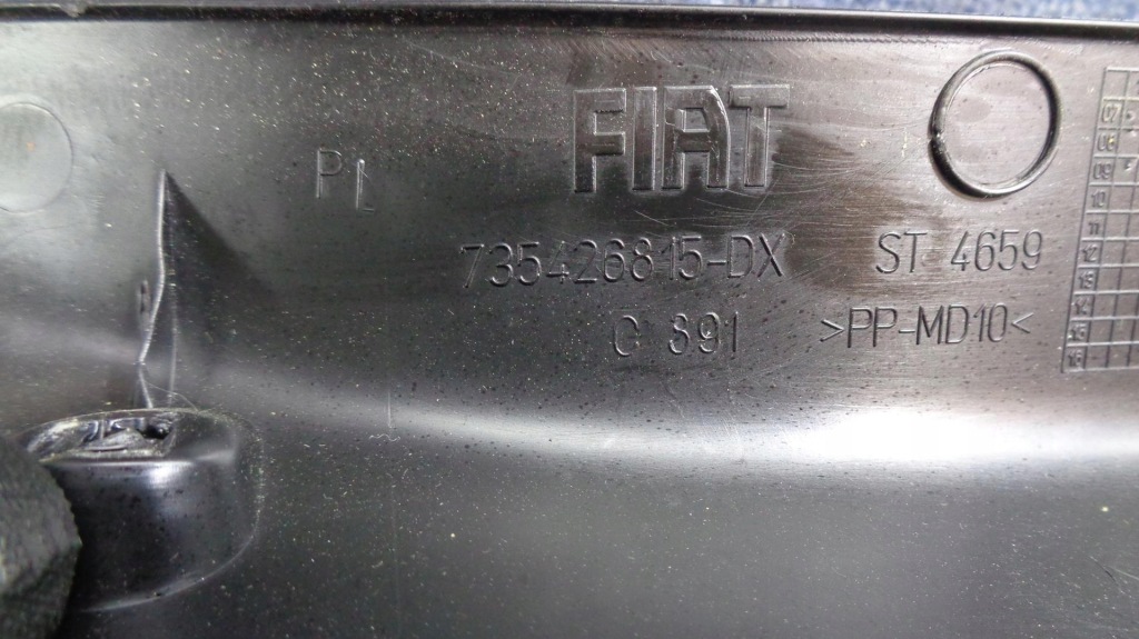 Пластик захист  накладка порога  fiat 500 2007- права чорна Ціна