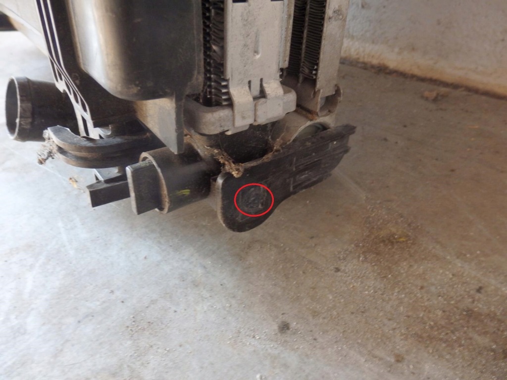 Купити Радіатор кондиціонера води вентилятор інтеркулер nissan qashqai j11 1.6