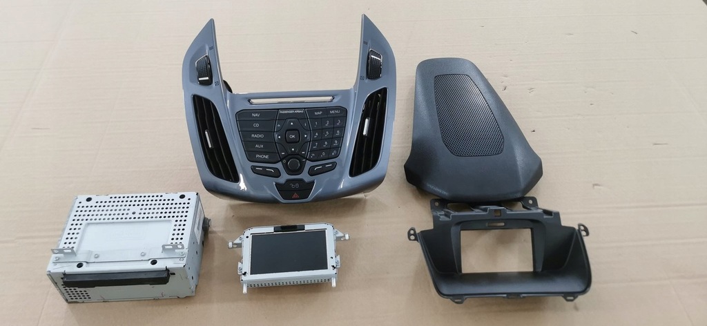 фото №1, Ford transit connect mk2 2014-18r.- радіо навігація панель комплект