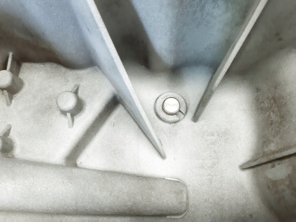 Поддон масляная opel zafira c 1.4 turbo 55562729 Киев