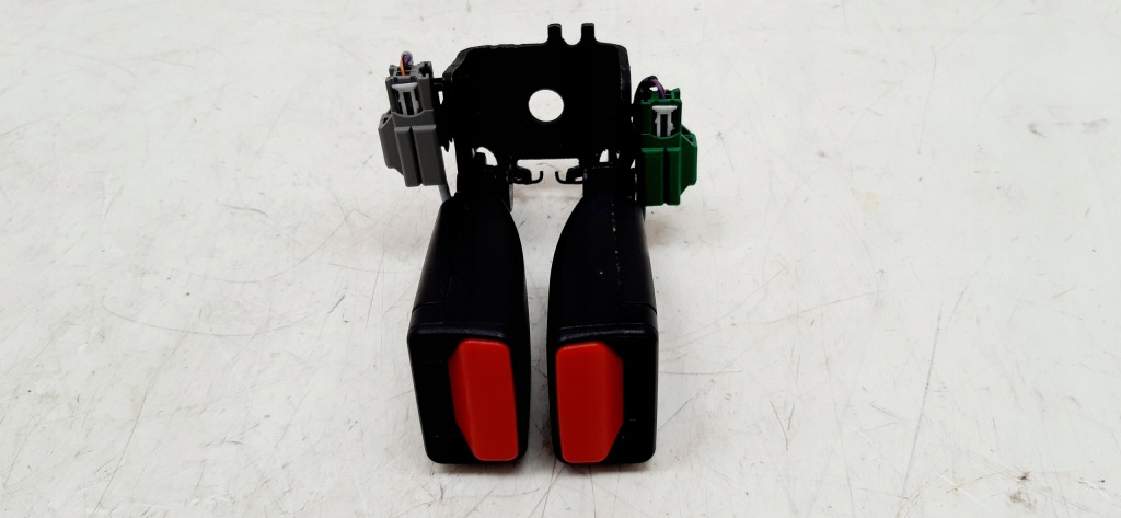 Volvo v90 кліпси замки ременів безпеки середина задній 32239048 Ціна