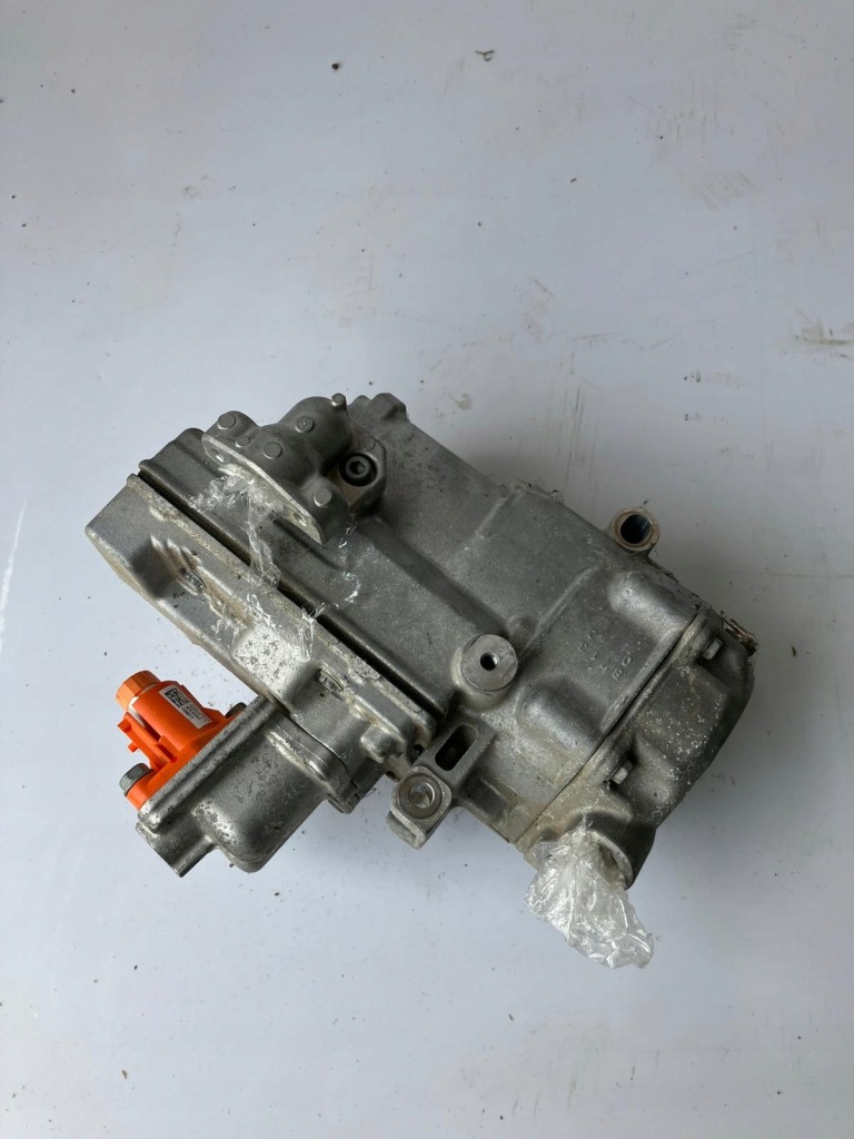 Компрессор кондиционера renault zoe 926005020r Доставка