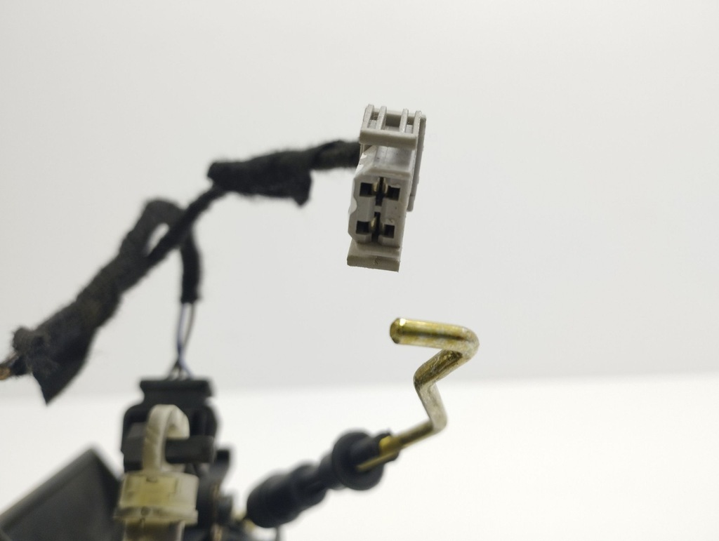 фото №7, Audi a6 s6 c5 4b 2001 замок задний крышки багажника