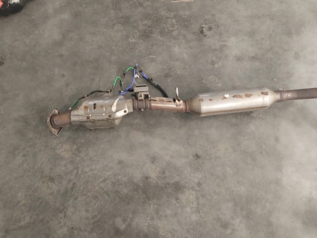 фото №4, Mazda 3 bp iv usa sedan выхлоп гаситель катализатор крышка багажника клапан труба