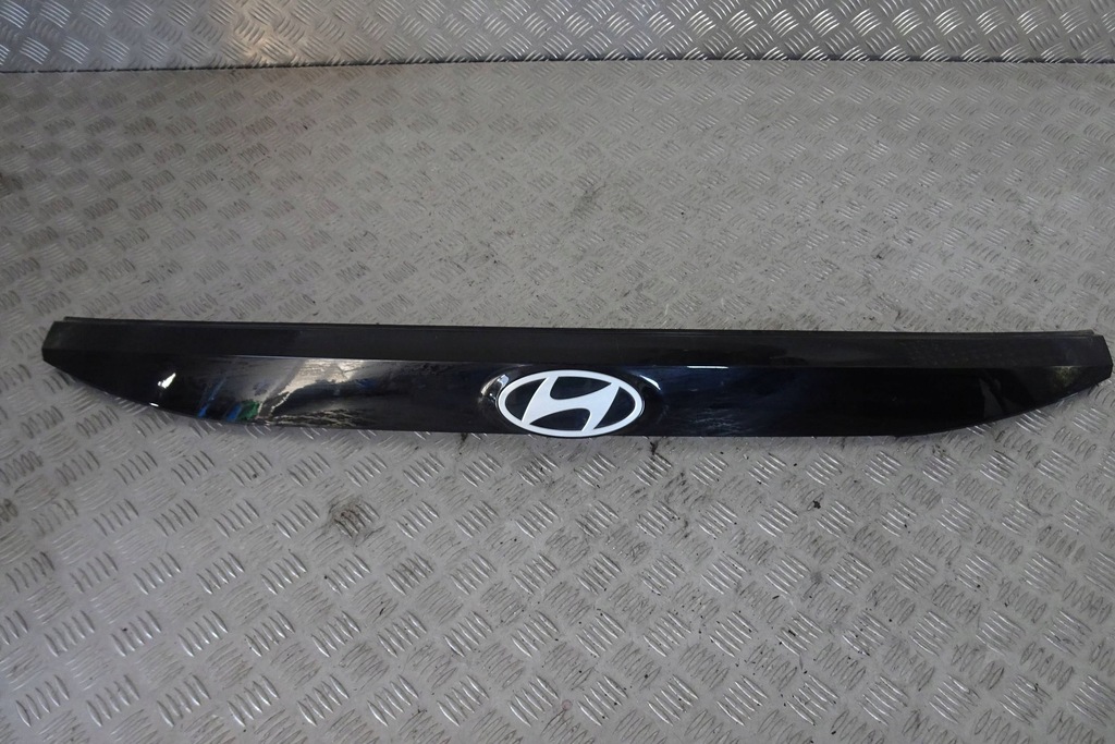 фото №1, Hyundai i20 iii lift молдинг крышки багажника logo эмблема значок 22-