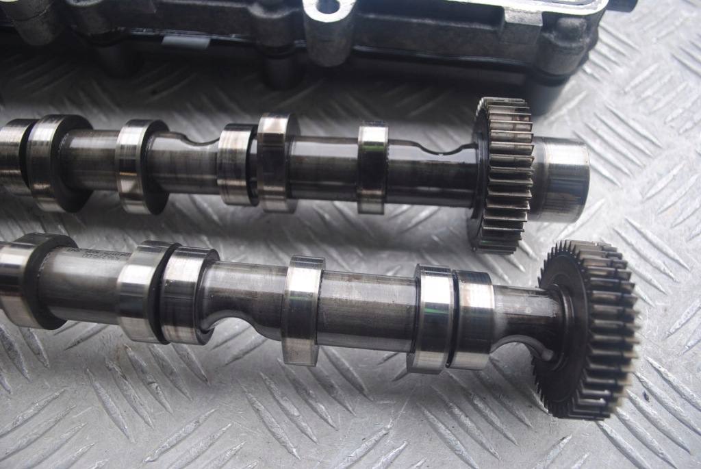 Вал впускной  выпускной валы распределительного вала 2.7 tdi audi a6 c6 Киев