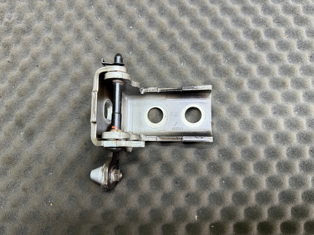 фото №1, Петля дверь правый перед peugeot 308