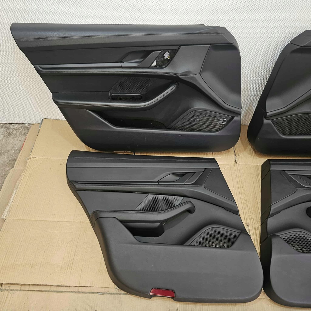 фото №15, Porsche taycan 9j1 сидіння сидіння заднє сидіння салон обшивки підлокітник