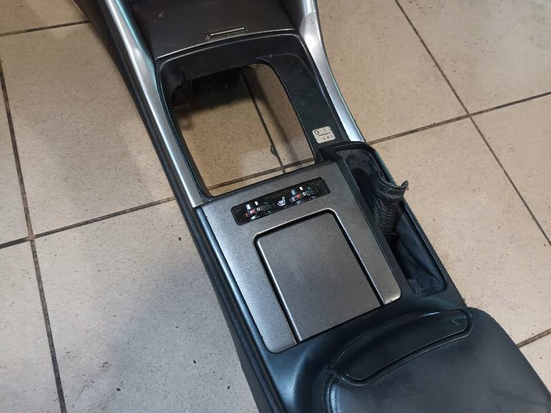 фото №6, Туннель средний подлокотник lexus is ii