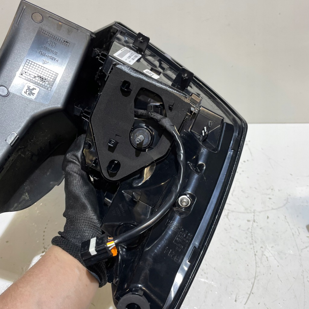 фото №12, Peugeot 3008 ii 2021 лампа задняя правая 9836231180