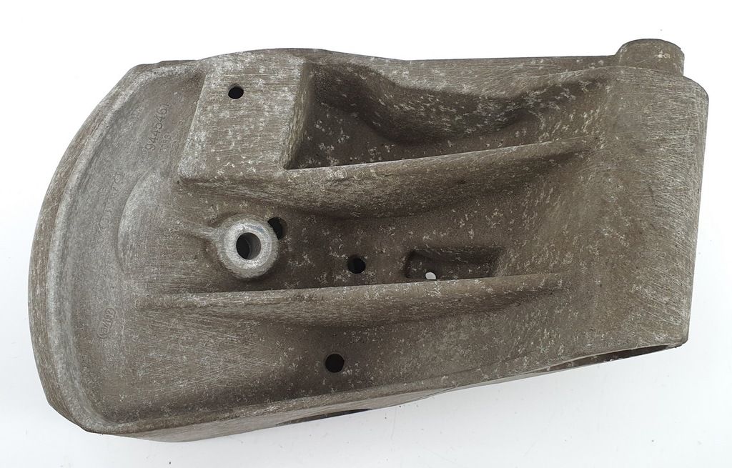 фото №1, Кронштейн коробки автоматична коробка передач volvo c70 s60 v70 9445461