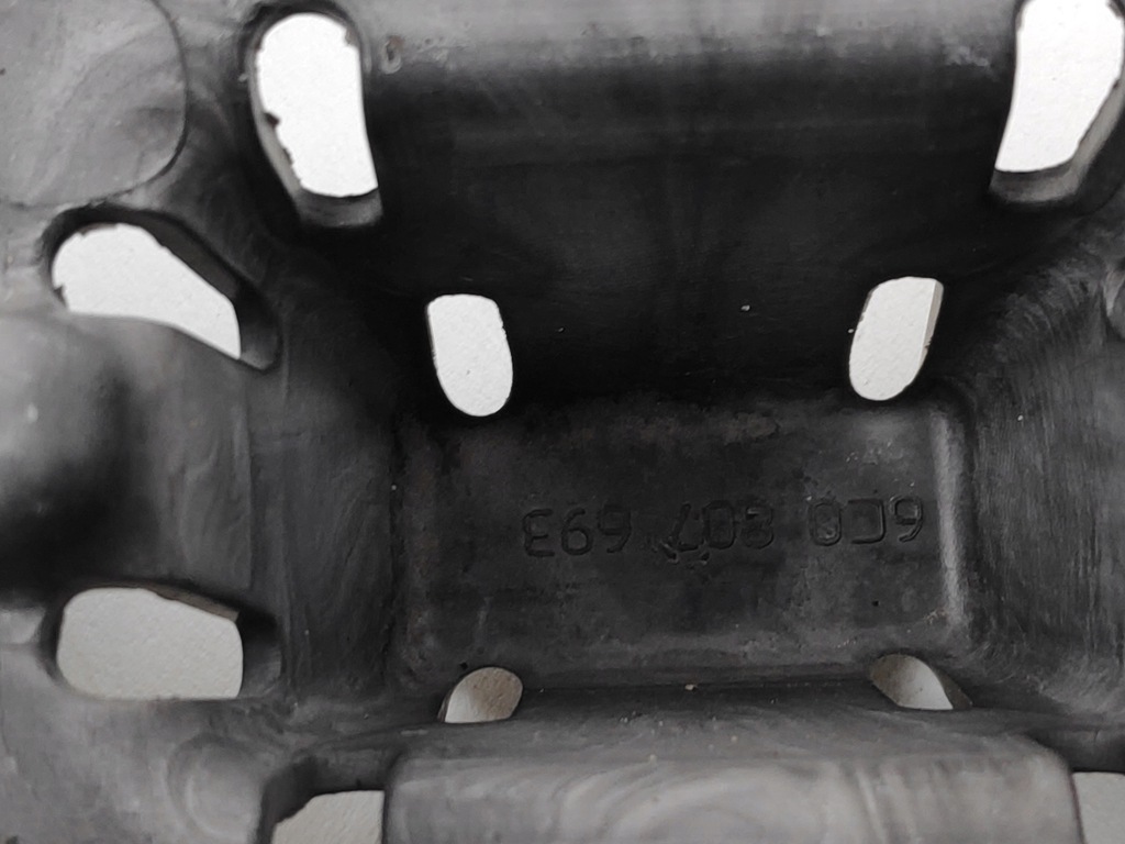 фото №8, Vw polo v абсорбер бампера перед 6c0807693