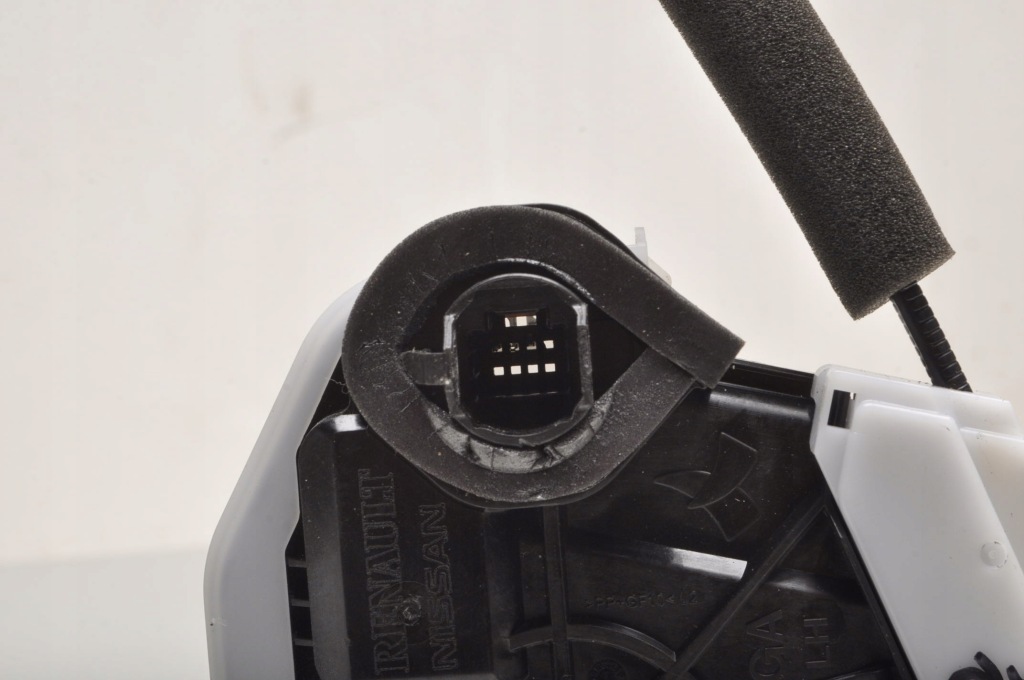 Nissan juke f16 замок двері лівий задній 825016pa1c Зі Шроту