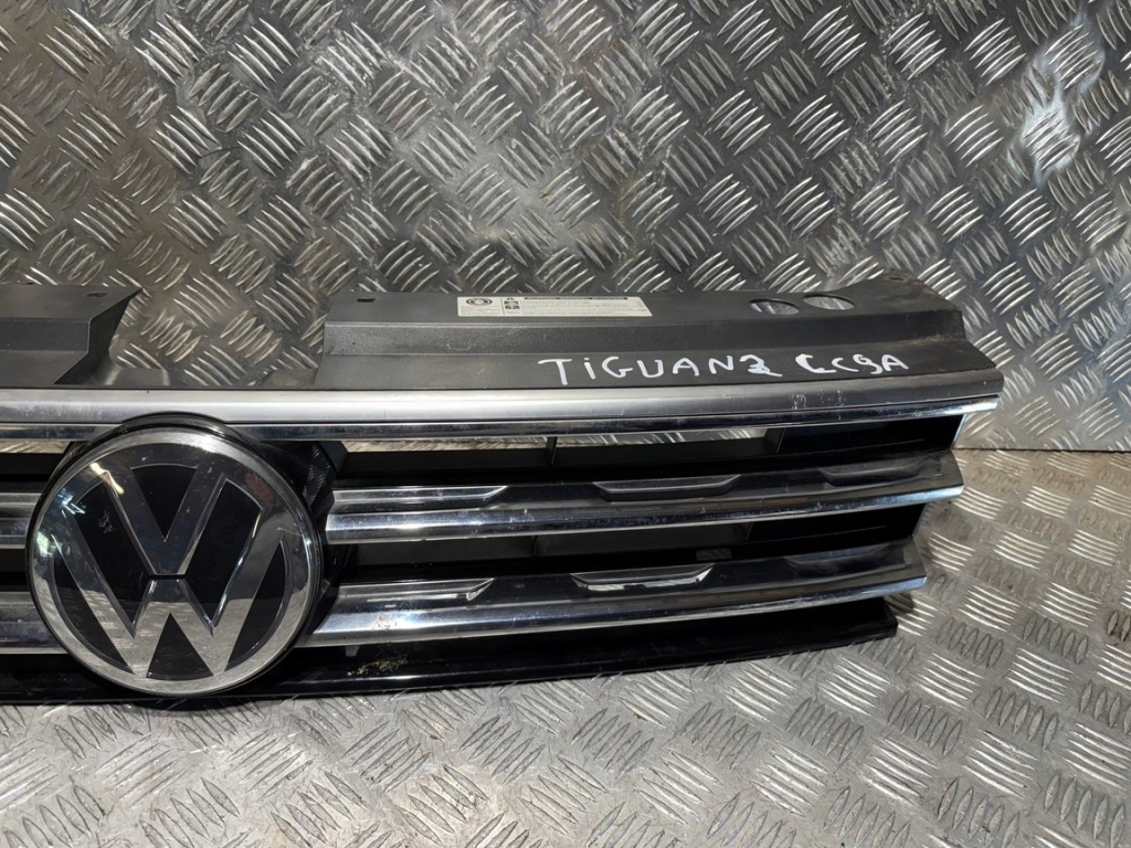 Vw atlas 2018 - решетка  передняя w бампер идеальная комплект . в Украине