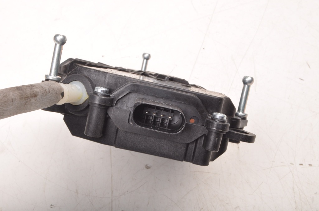 фото №3, Land rover range rover sport ii l494 замок доводчик крышки dk62-404c10-ad