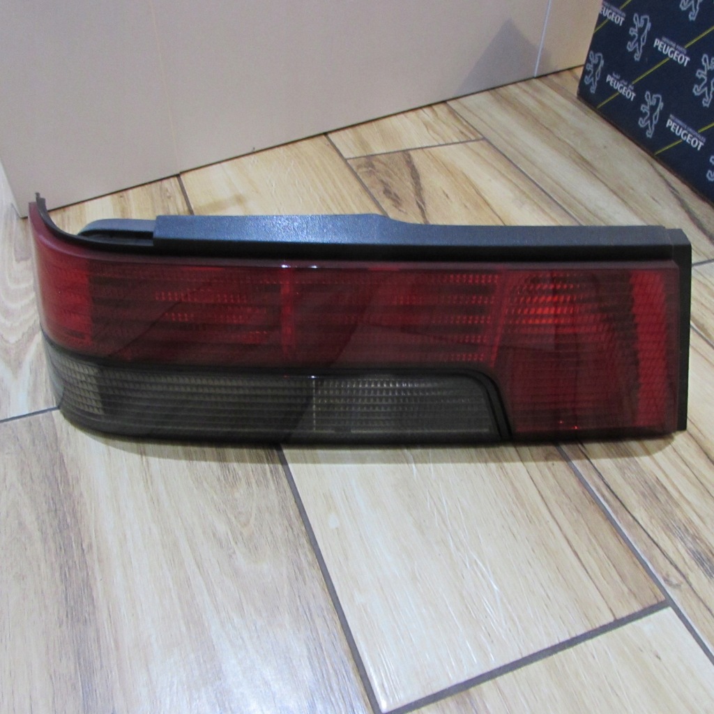 фото №1, Лампа задня ліва peugeot 405 87-92