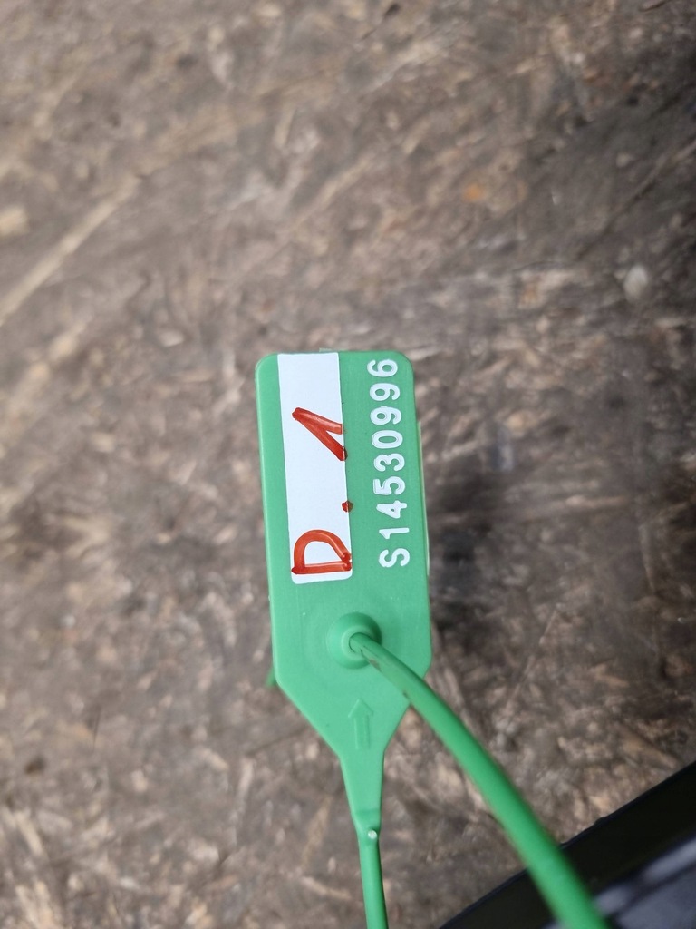 фото №6, Решётка средняя бампера перед 1z0853677d skoda octavia ii rs