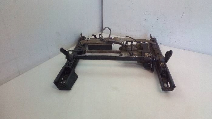 Напрямна сидіння правий перед mercedes clk компресор Недорого