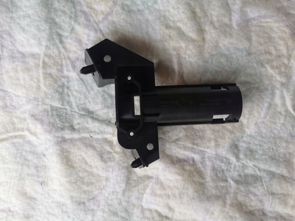 фото №1, Peugeot 5008 правое кронштейн распылителя фара перед передние