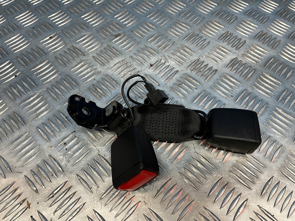 фото №1, Audi a4 b9 kombi кліпса поперечина задня задня