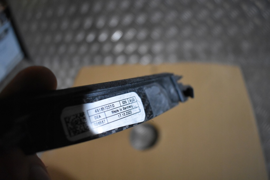 фото №9, Idealne накладки декоры консоли карбон audi r8 1