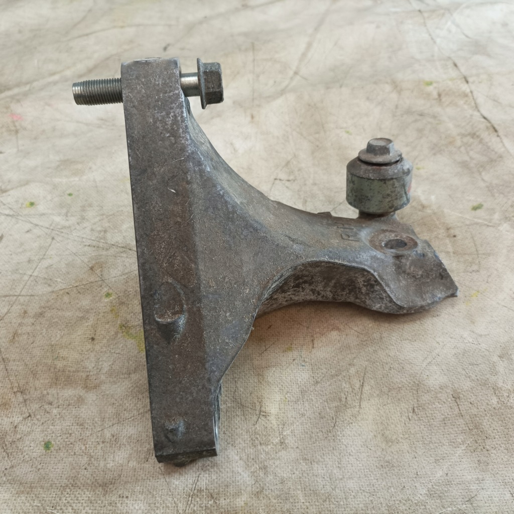 фото №10, Subaru outback 15- подушка кронштейн двигателя usa l/p