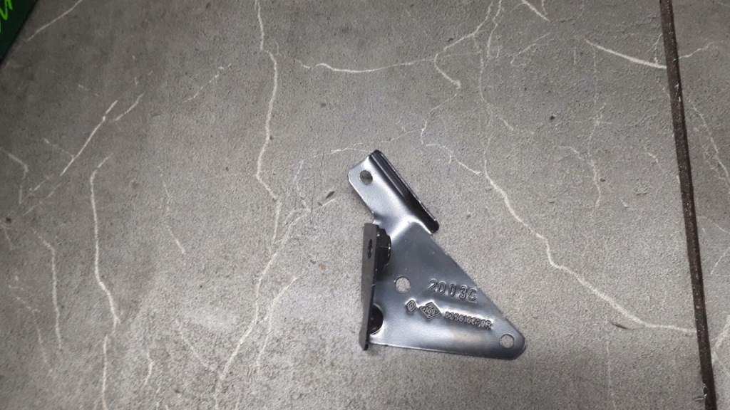 фото №1, 625616679r кронштейн крила лівий перед renault clio v