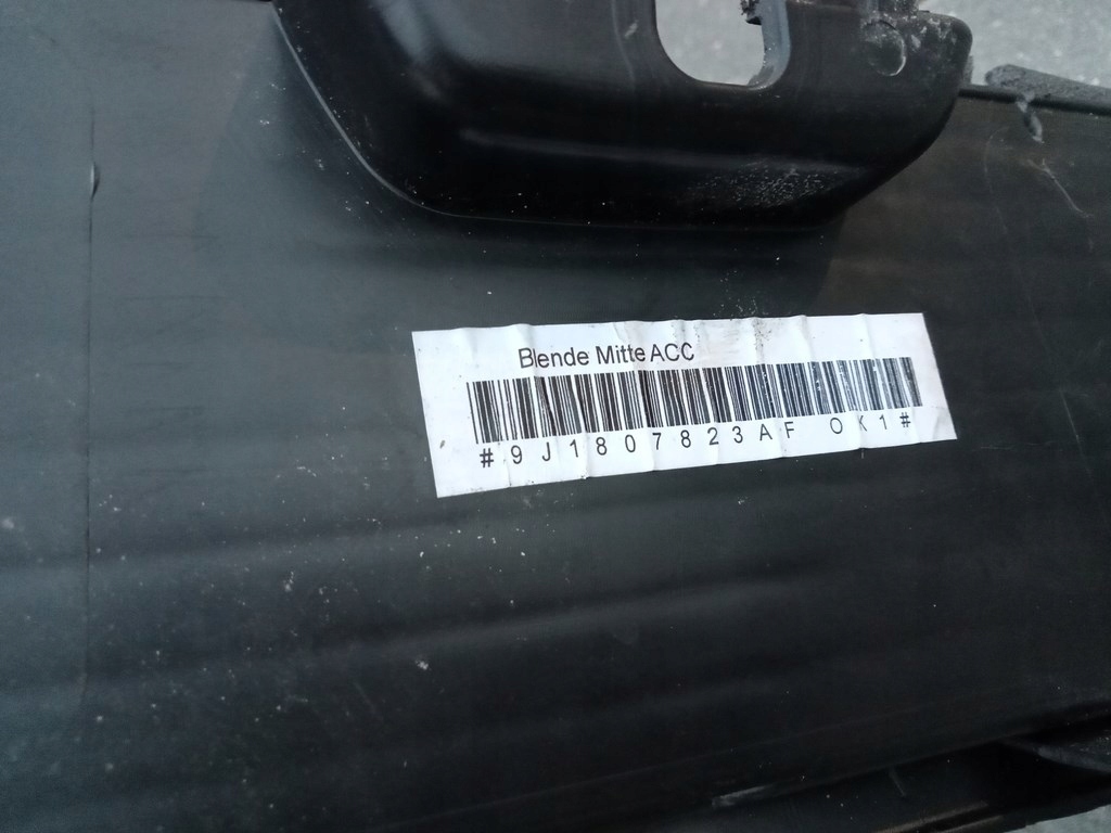 фото №9, Porsche taycan - решётка бампера левый перед 9j1807823af