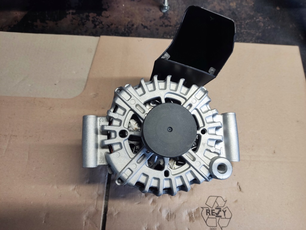 Генератор bmw g12 m760i 7540744 новий Недорого