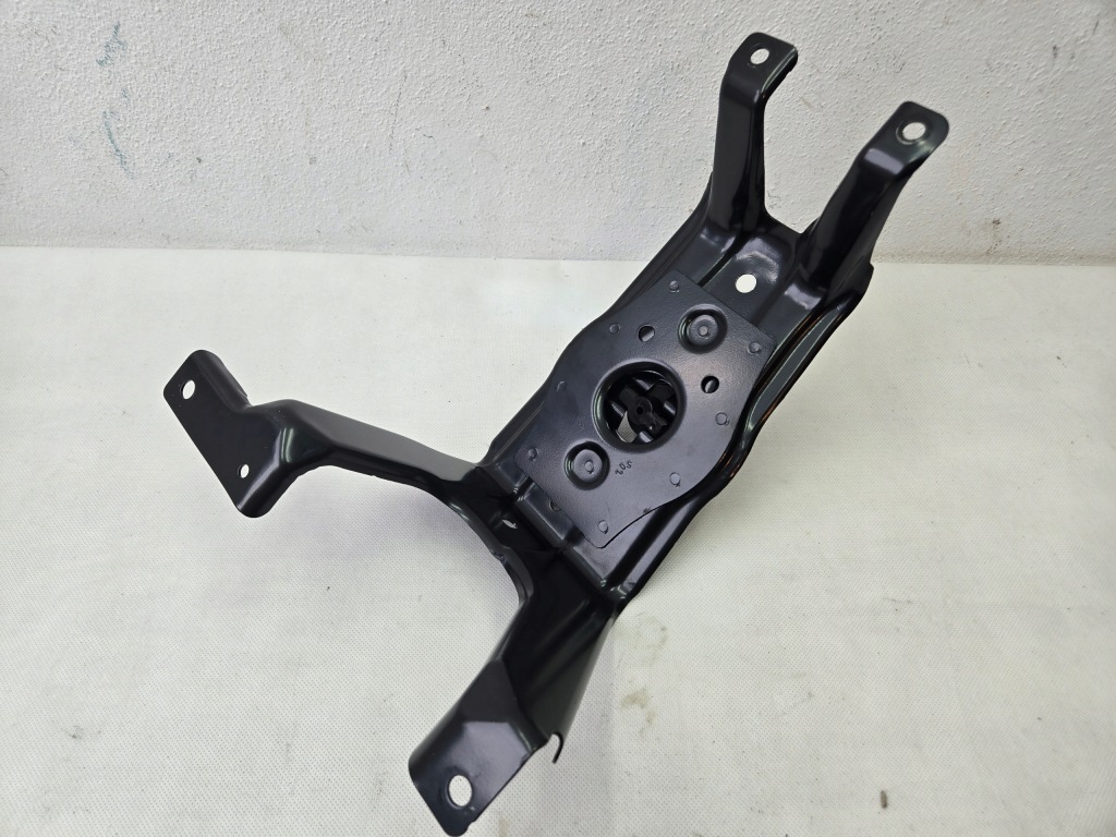 фото №1, Audi a4 b9 кронштейн колеса запасного 8w0802715c