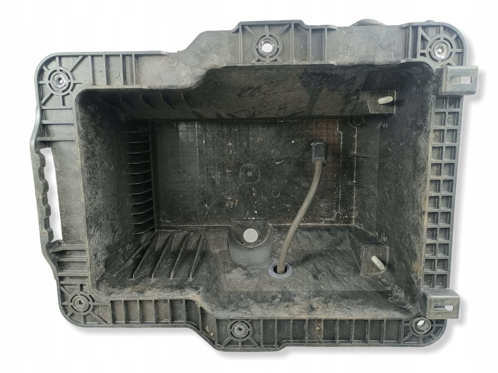 Купить 2023 jeep grand cherokee wl основание аккумулятор 68438745af