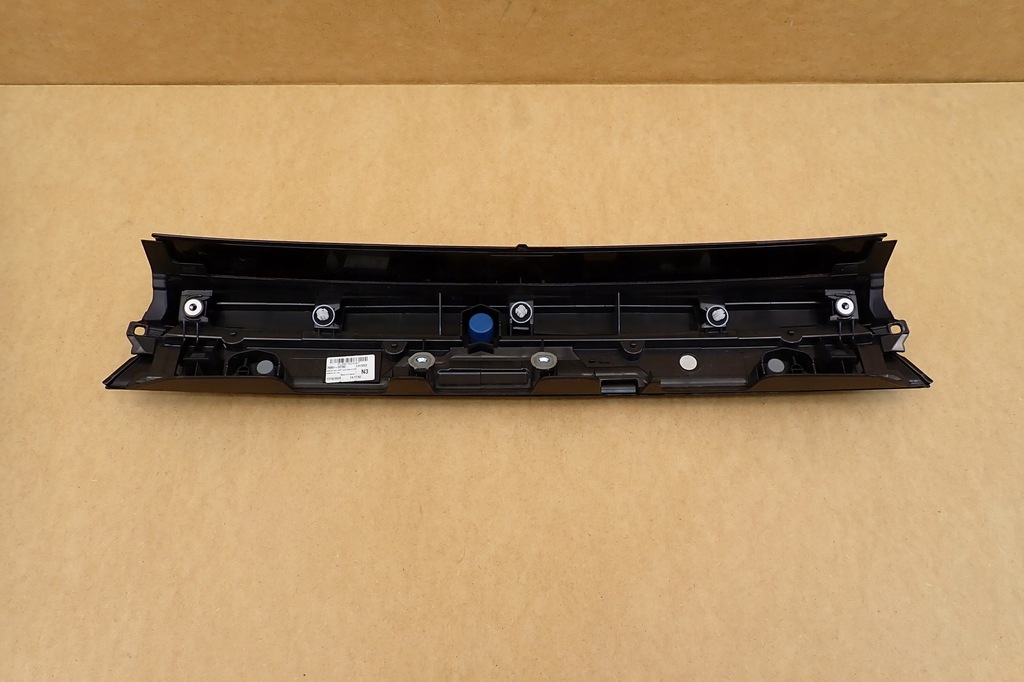 фото №10, Toyota yaris cross 21 задня накладка лампа молдинг кришки багажника 76801-0d760