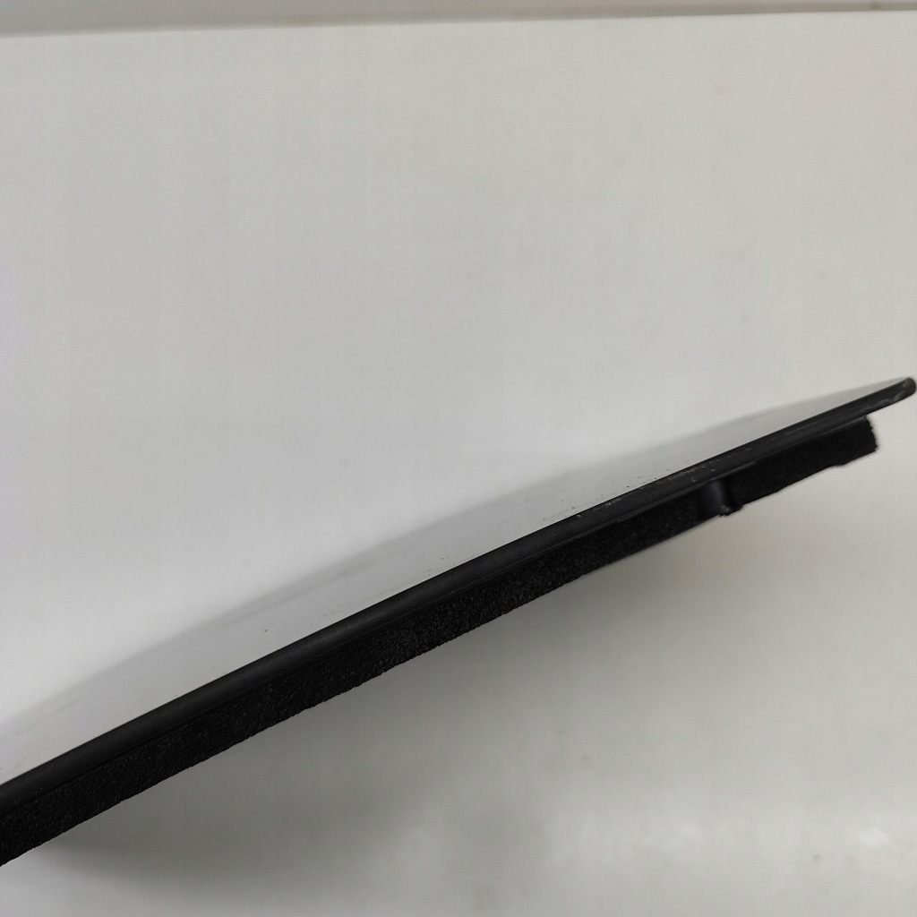 Tesla model x 2016 скло кузовна задня Зі Шроту